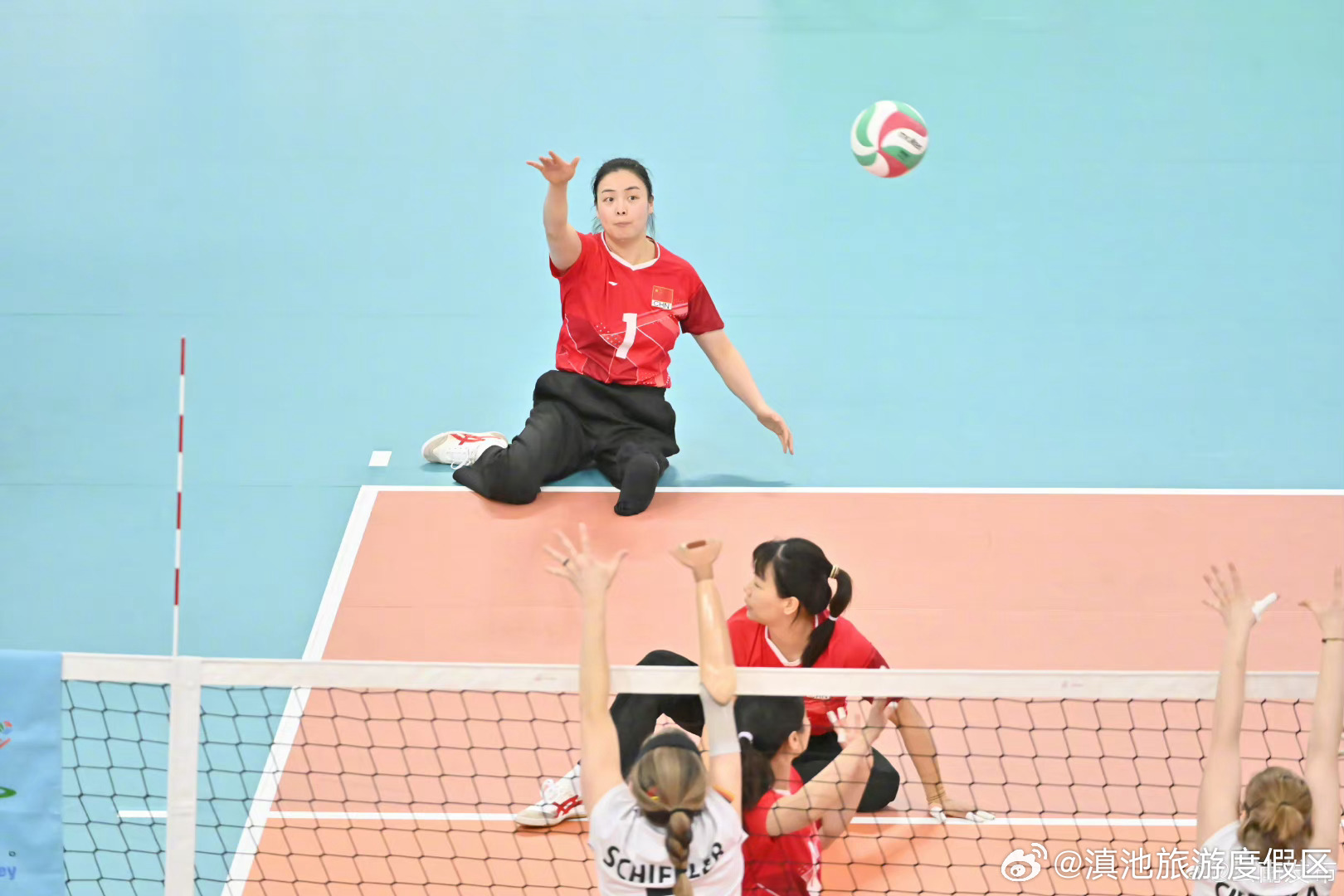 开门红！大理2024巴黎残奥会坐式排球资格赛中国女队3:0击败德国女队