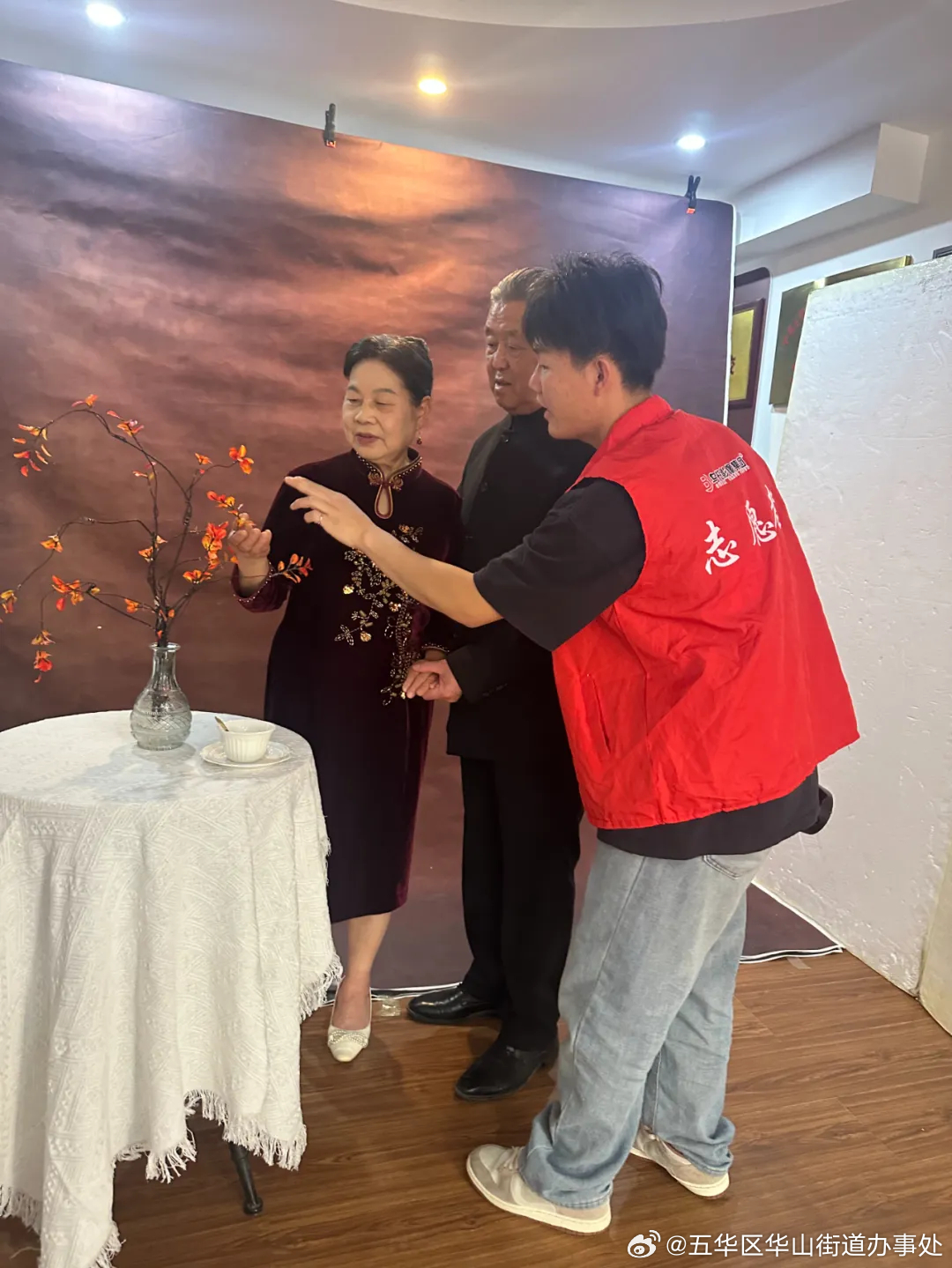 情暖夕阳 关爱老人 水晶宫社区开展记录岁月进万家摄影活动_http://www.mainten.cn_ycb_第1张
