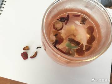 一个茶包可能泡出上百亿个微塑料