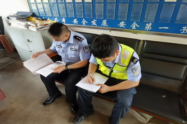 普洱交警