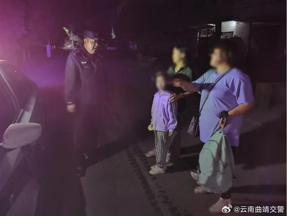 小女孩负气出走迷路