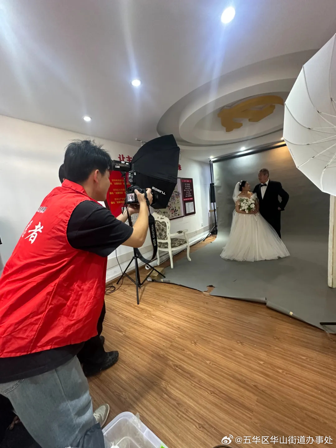 情暖夕阳 关爱老人 水晶宫社区开展记录岁月进万家摄影活动_http://www.mainten.cn_ycb_第3张