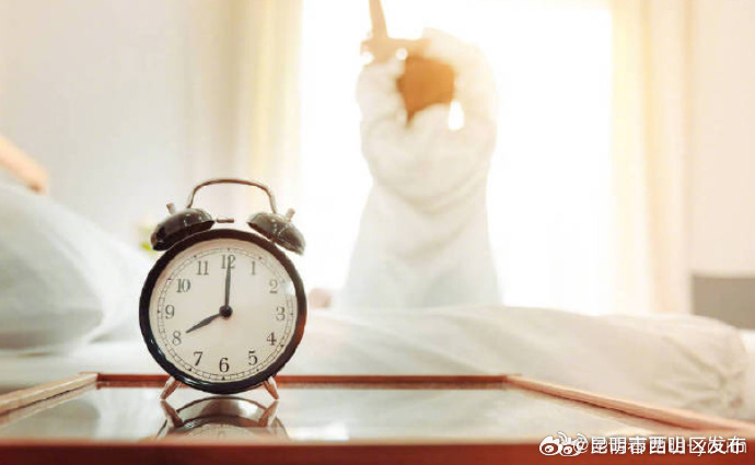 起床后不建议立刻叠被子