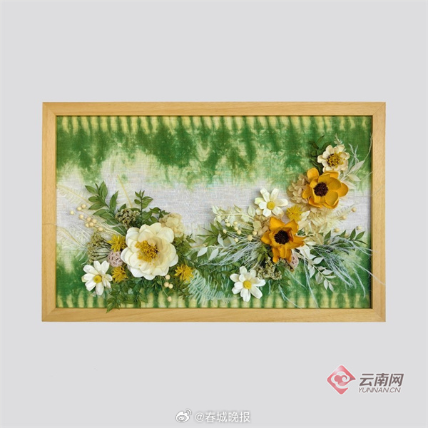 “扎染+花艺”云南原创装饰画把自然之美装进画框 