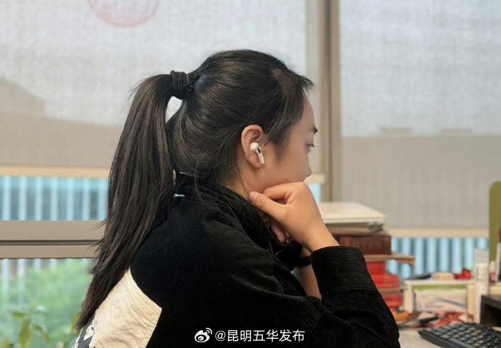 1个戴耳机不伤耳朵的小技巧，每次戴耳机听歌建议不超过1小时