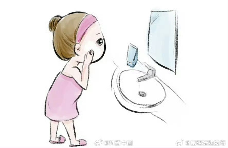 敷面膜后及时涂一层乳液 