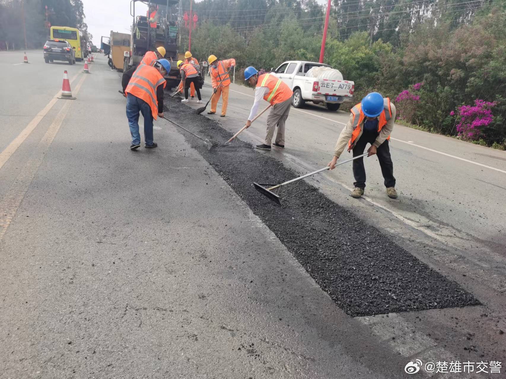 元双公路楚雄往双柏方向这段道路施工