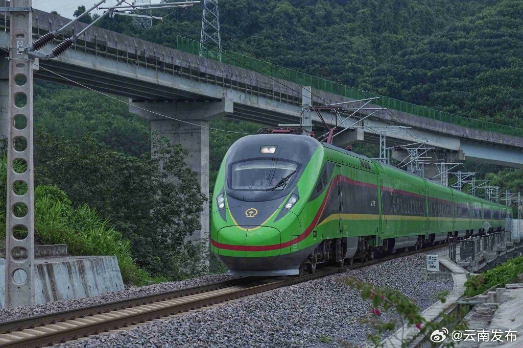 中老铁路国际旅客列车日均发送旅客4300人次