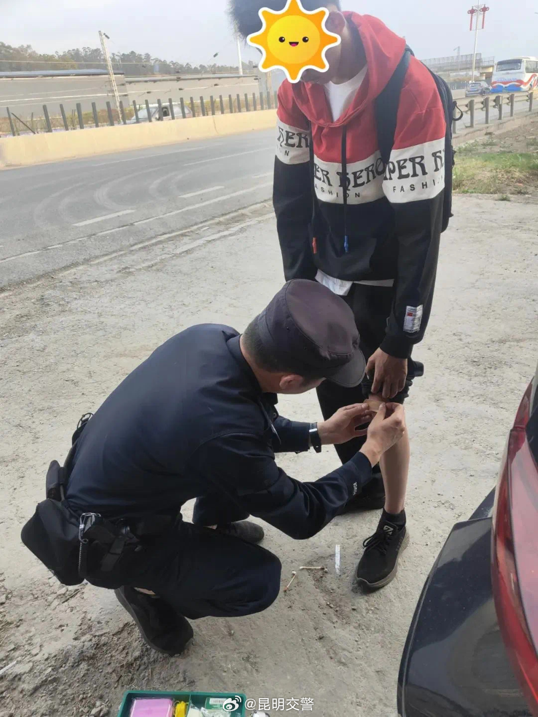 骑行中迷路，“警察蓝”指引回家路昆明警方推进百万警进千万家活动