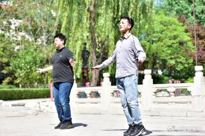 经常跳一跳能把肾结石跳下来吗？