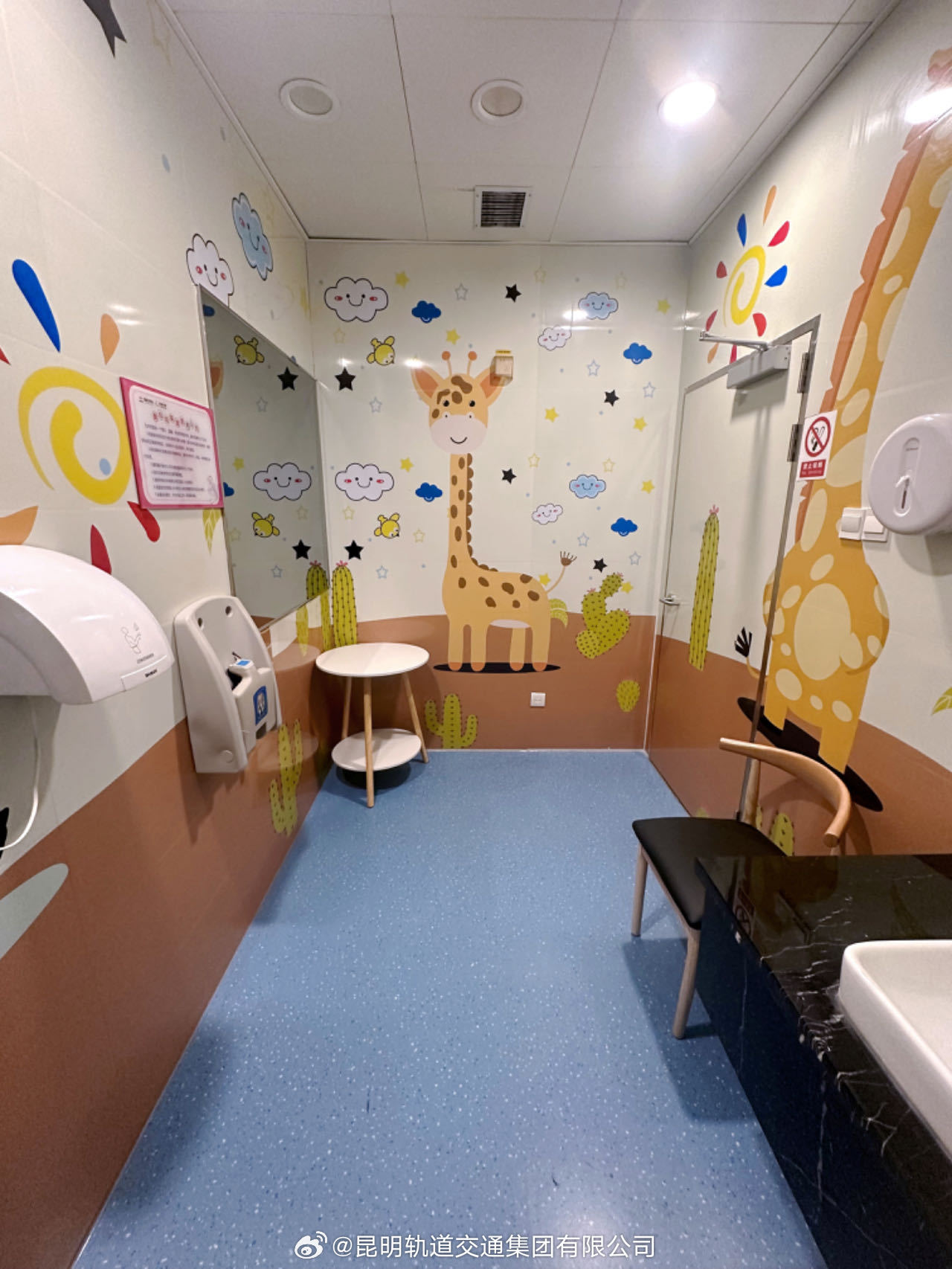 地铁站里的这处细节，温暖每一个“她”