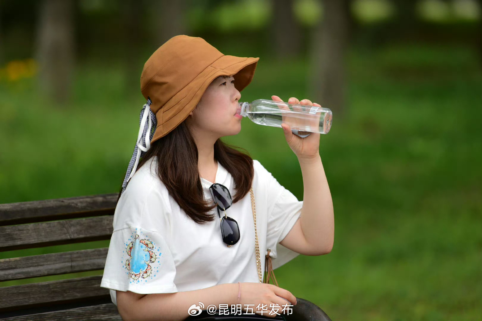 多喝水也能控尿酸