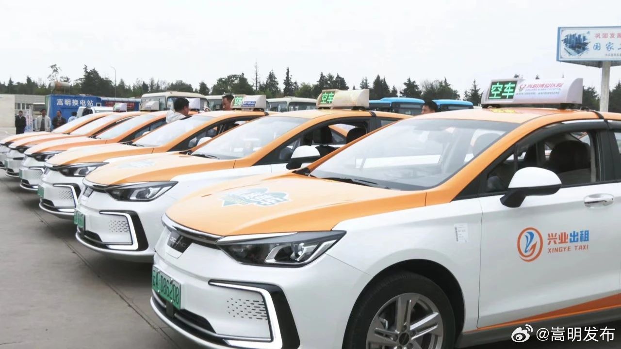 护航高考丨嵩明兴业城乡公交有限公司开展安全月暨爱心送考活动