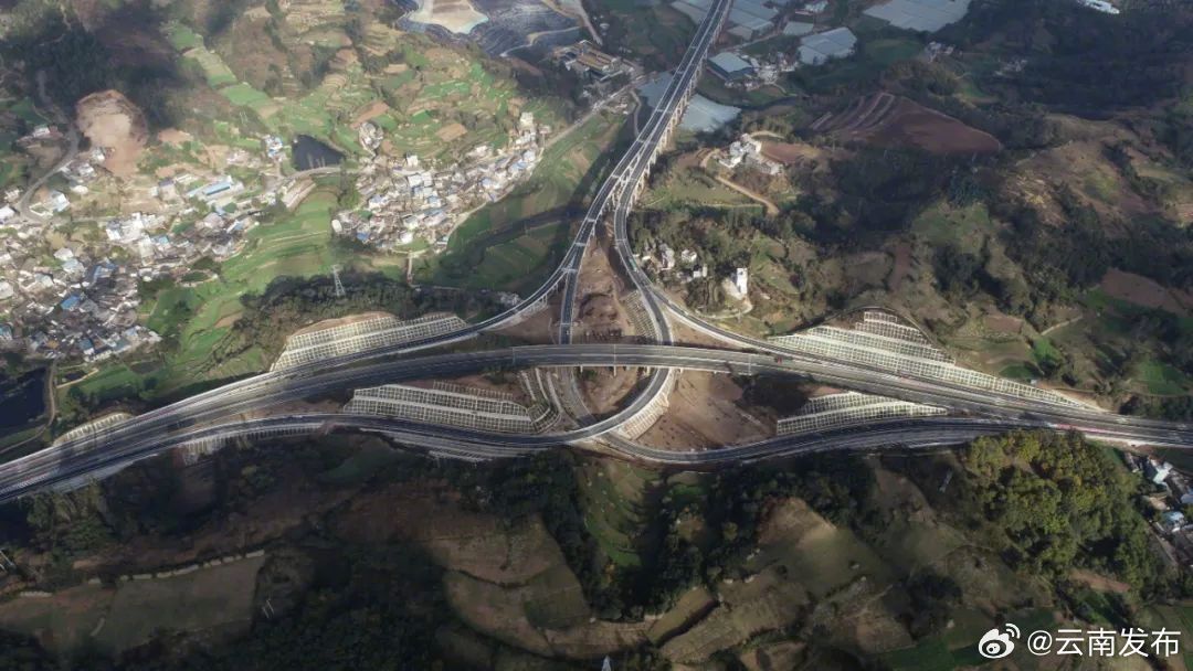新楚大高速公路塘子铺立交U型调头匝道开通