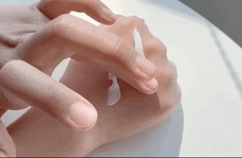 涂防晒霜别漏了耳朵和眼皮