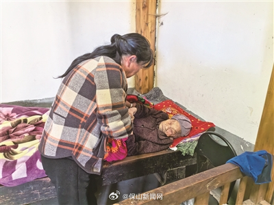 柔肩挑重担 孝行传佳话 ——记“保山好人”匡素美