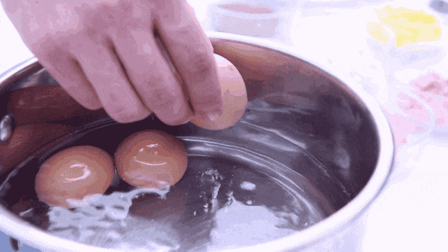 带壳水煮是鸡蛋最佳烹饪法 