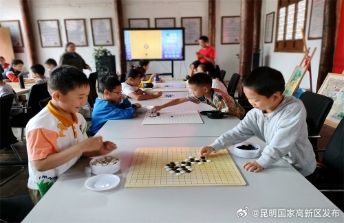  高新区马金铺街道2024年暑期“以棋智育人，棋乐永无穷”围棋公益培训活动结课啦！