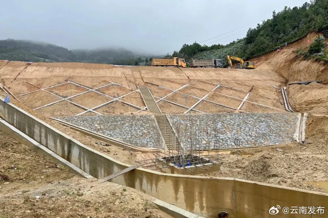 临沧市云县冷水箐水库大坝顺利封顶