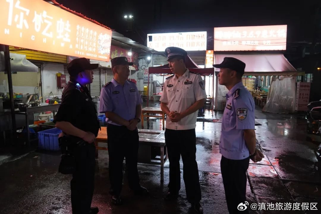 度假公安开展夏夜治安巡查宣防集中统一行动