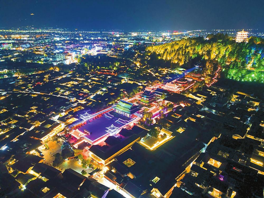 慕名“遇见木府” 体验纳西文化