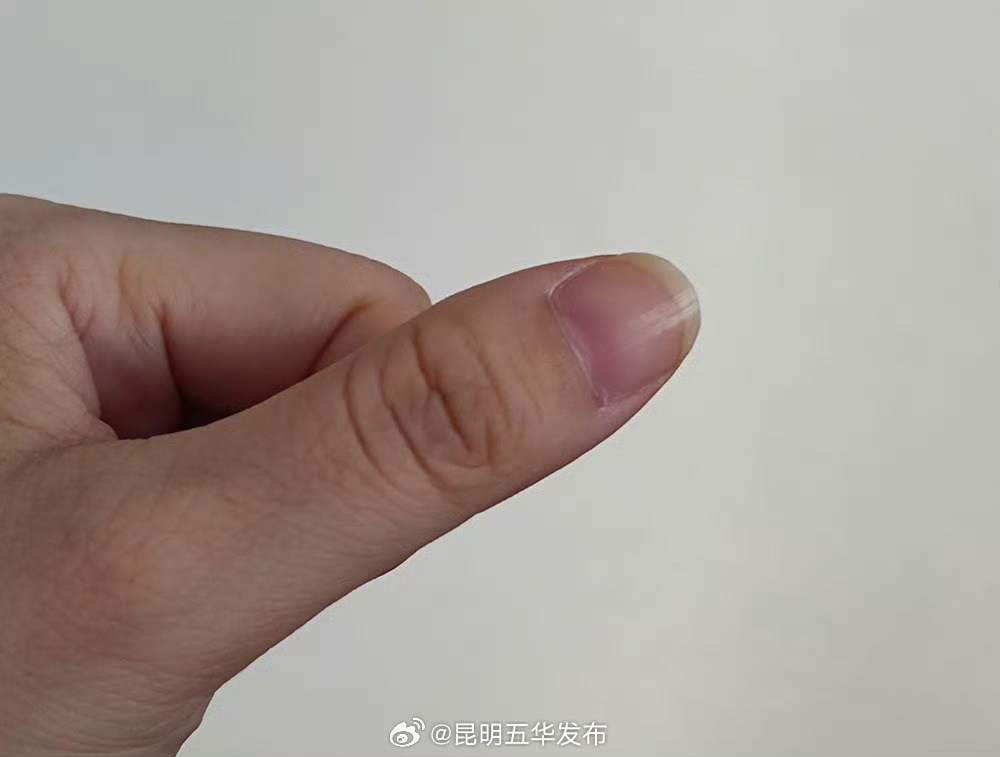 做手部美甲间隔至少3个月