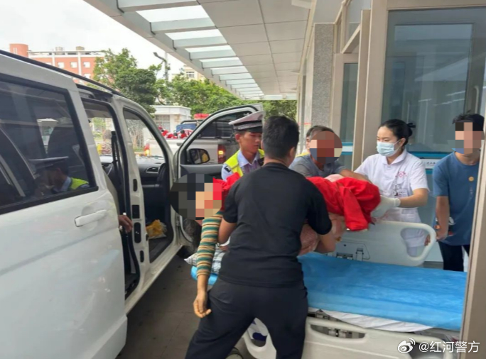 交警紧急开道“为生命护航”