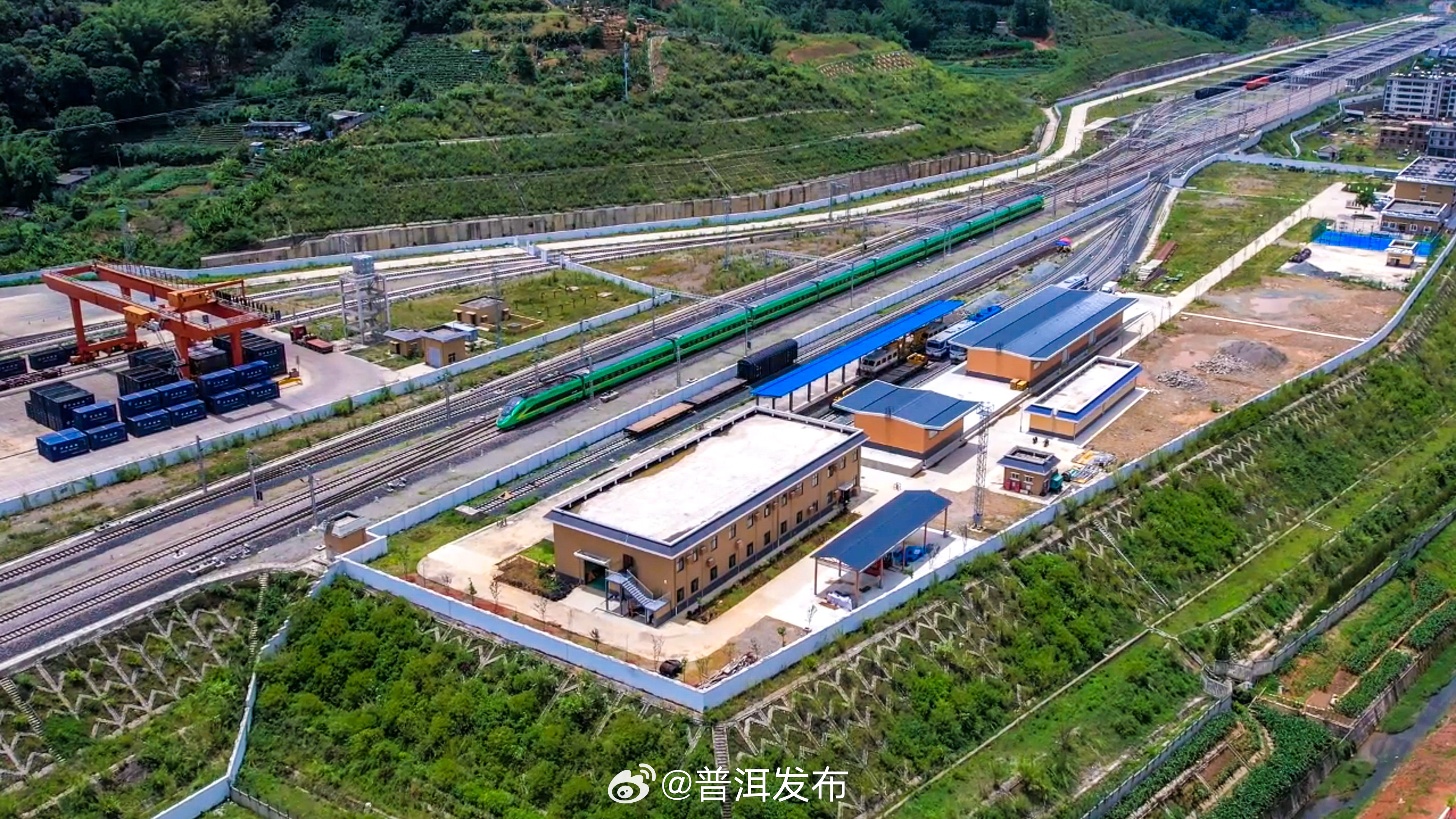 中老铁路上的轨道作业车“4S店”在云南宁洱投入运营