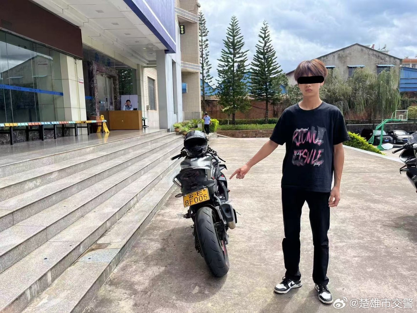 楚雄市交警