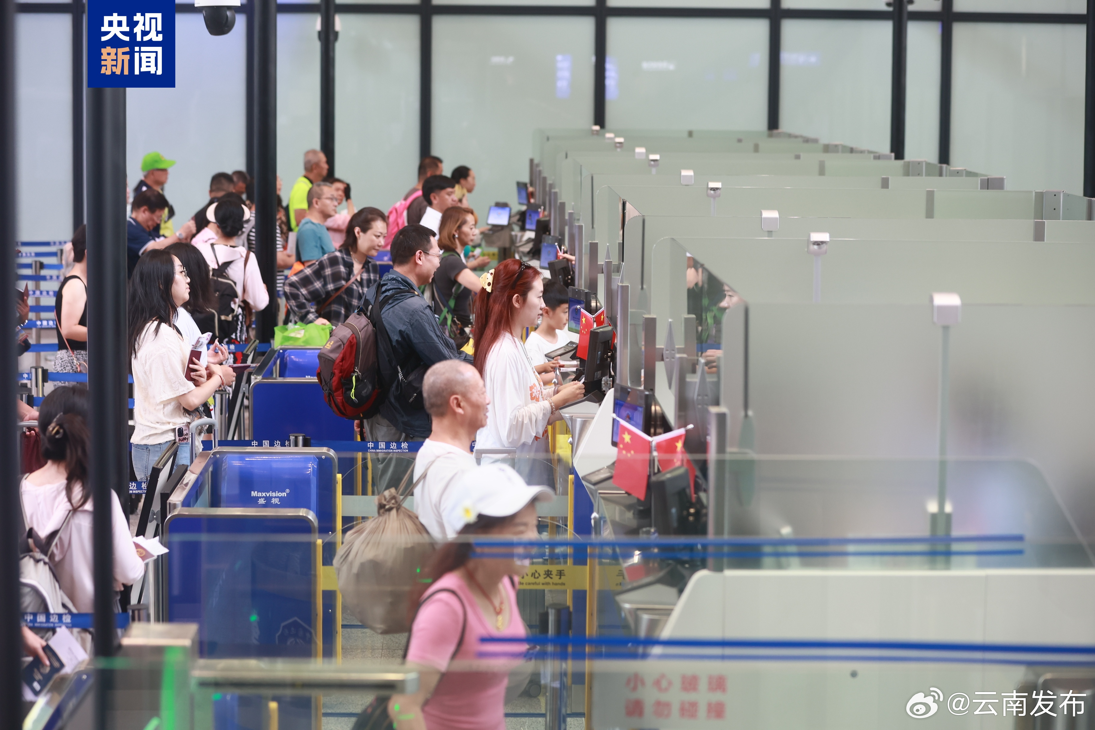 首次突破100个国家和地区 云南磨憨口岸跨境旅游持续火热