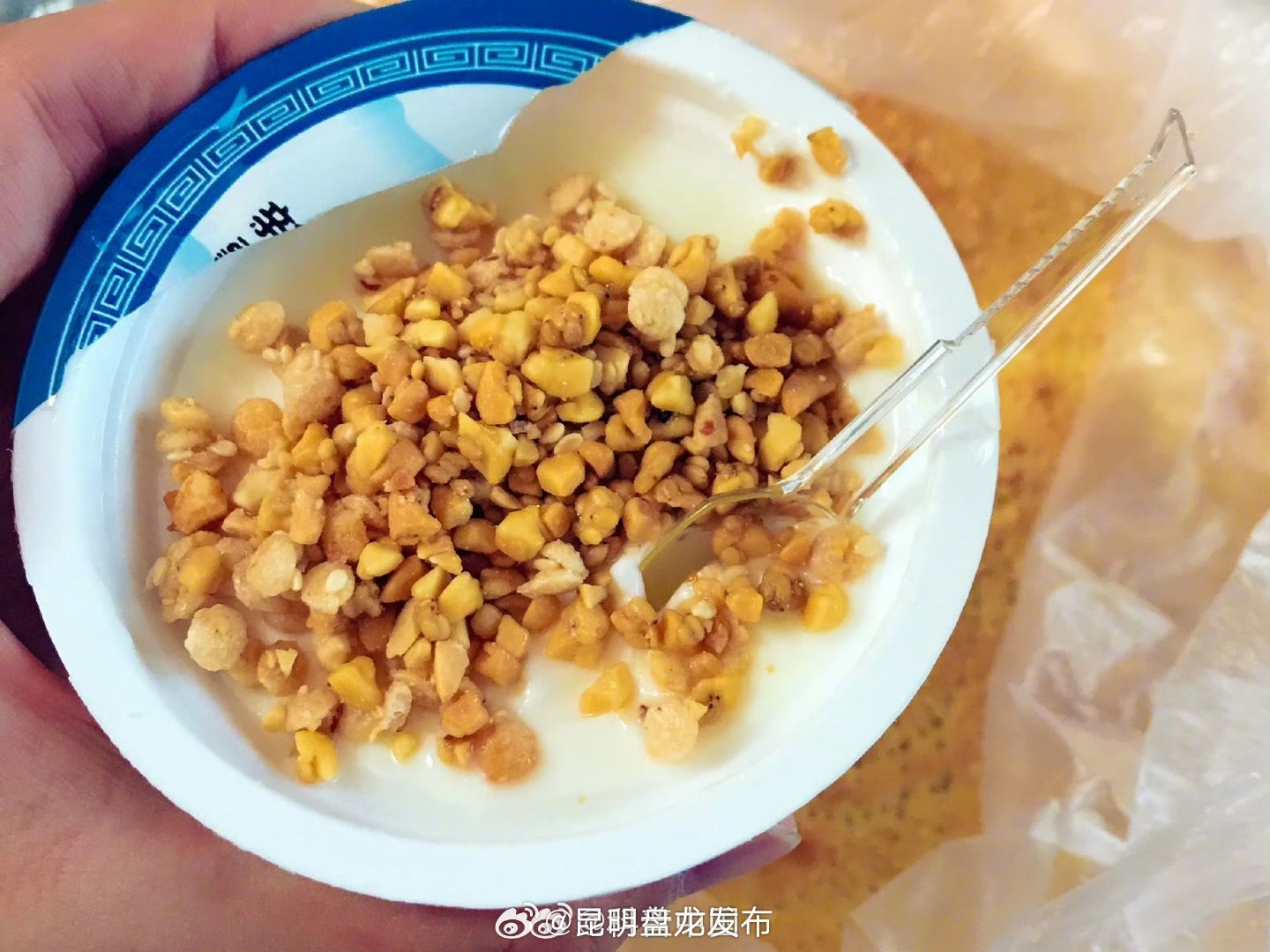 酸奶盖子上的酸奶也许更有营养