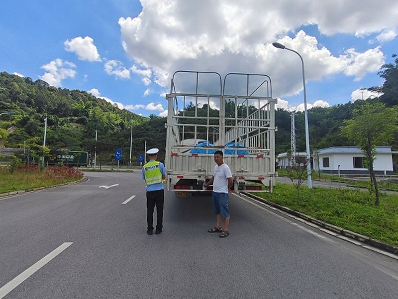 普洱交警
