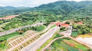 渝昆高铁云南段首座5公里以上隧道贯通