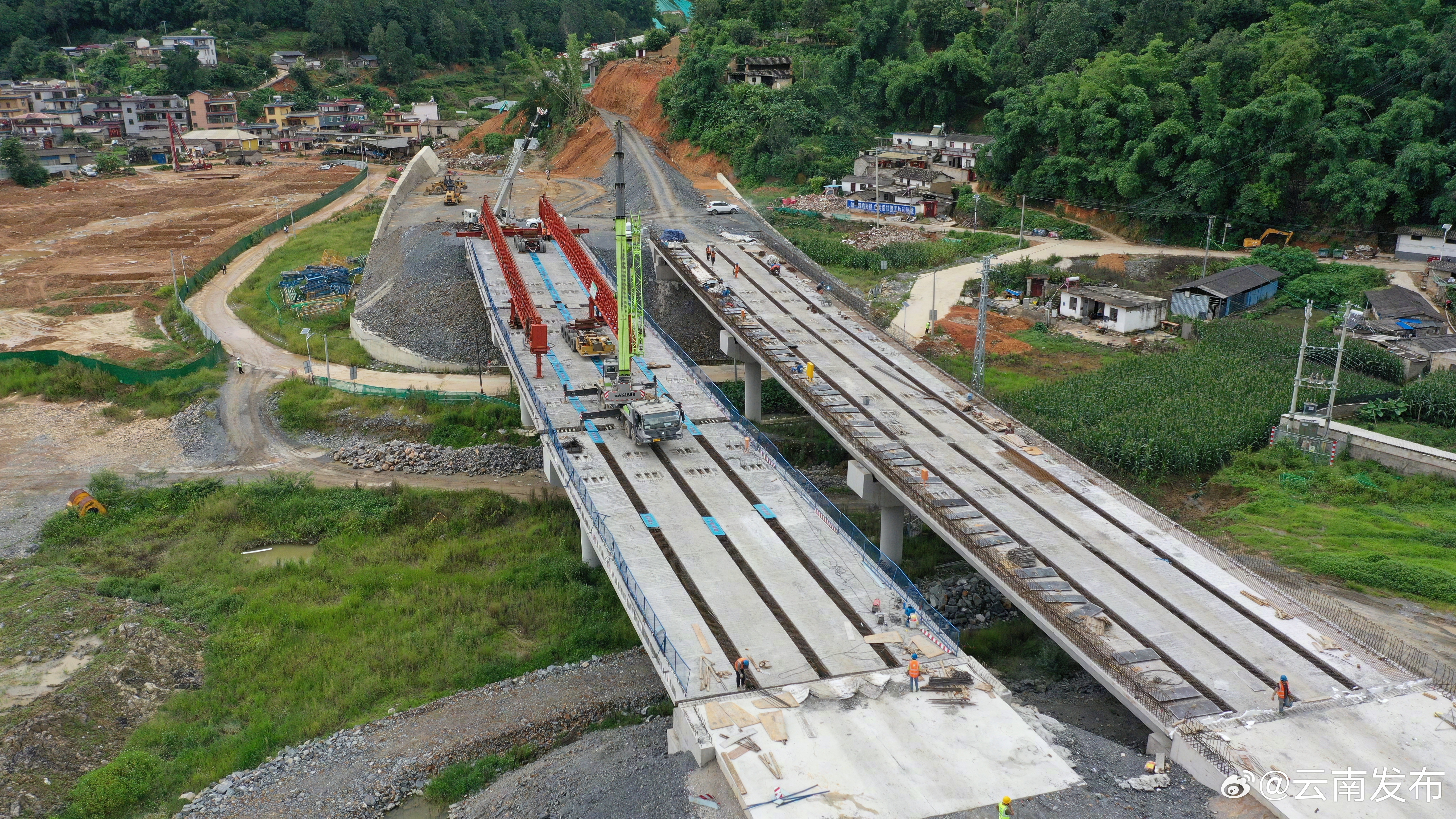 墨江碧双高速公路右幅全部贯通