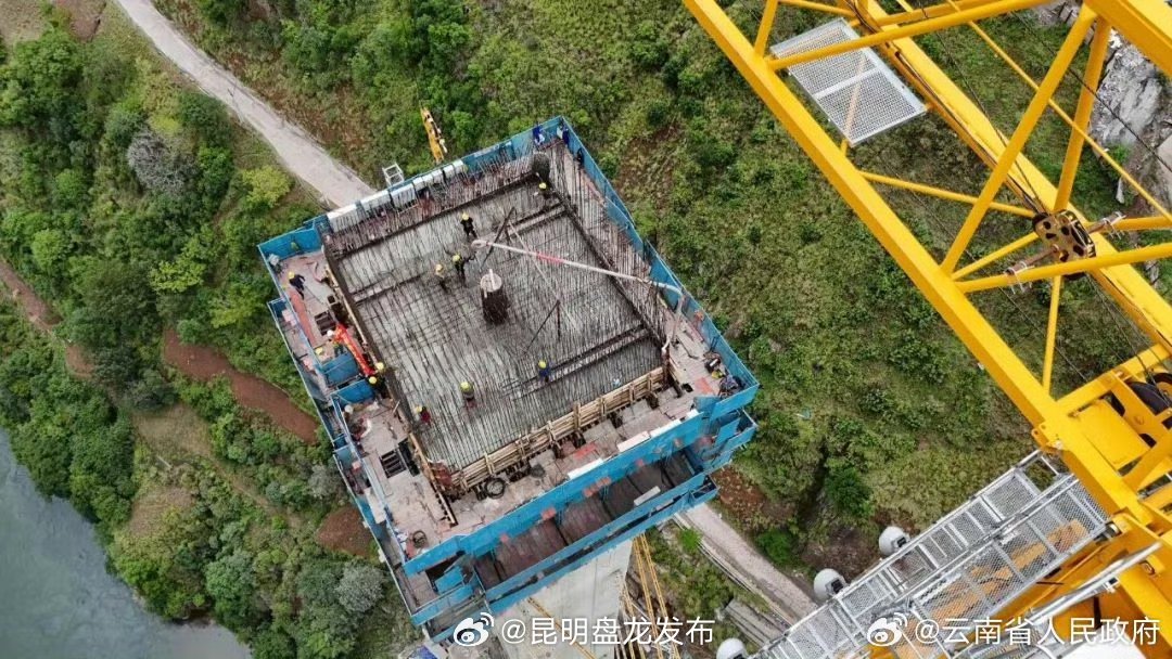 渝昆高铁江底牛栏江特大桥桥墩墩身全部完成