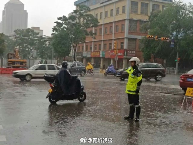 注意！昆明城区有3个淹水点车辆通行缓慢，积水深达15厘米 
