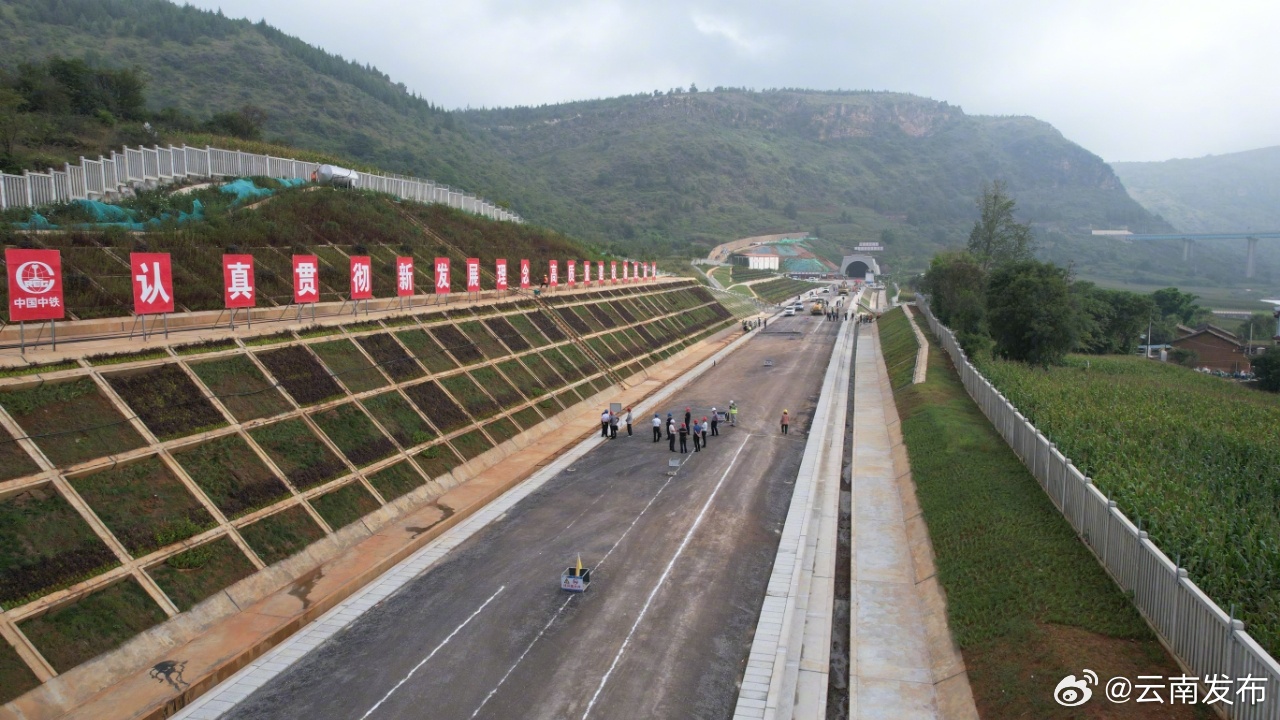 渝昆高铁云南段路基首件工程通过验收