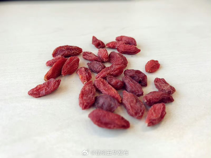 黑枸杞真的比红枸杞更有营养吗？