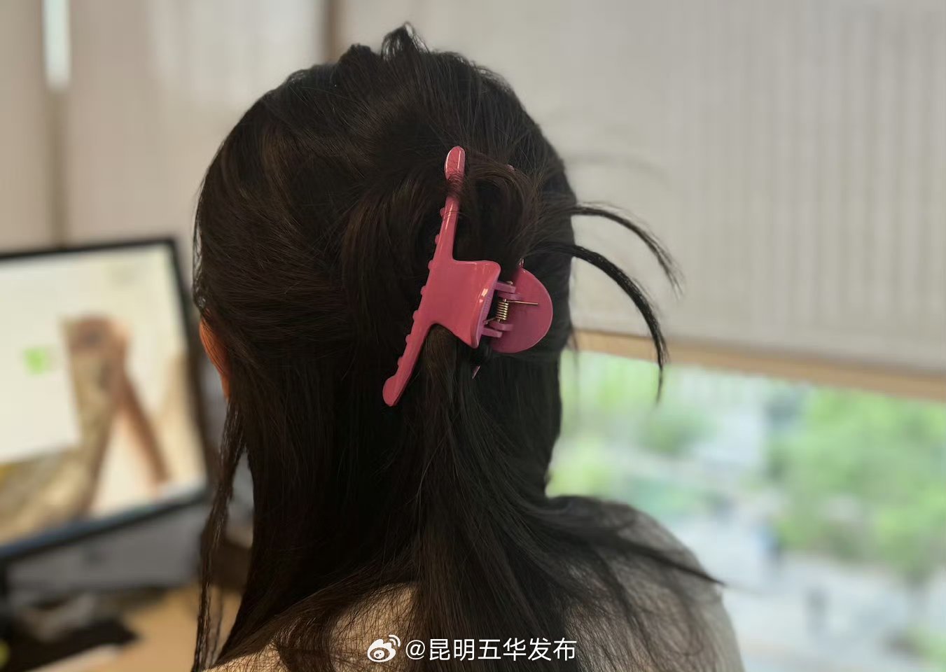 不要在洗澡或运动时使用鲨鱼夹