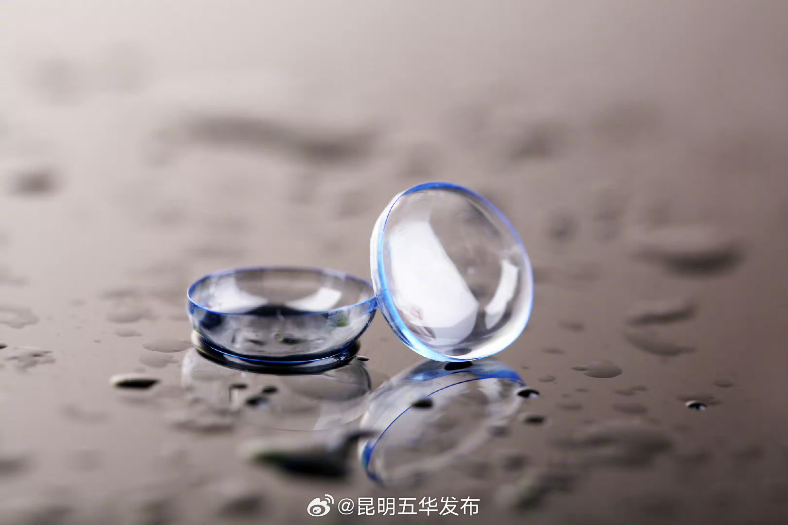 戴美瞳时眼睛其实是无光的