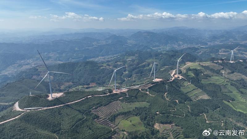 文山平坝风电场15台风机吊装完成