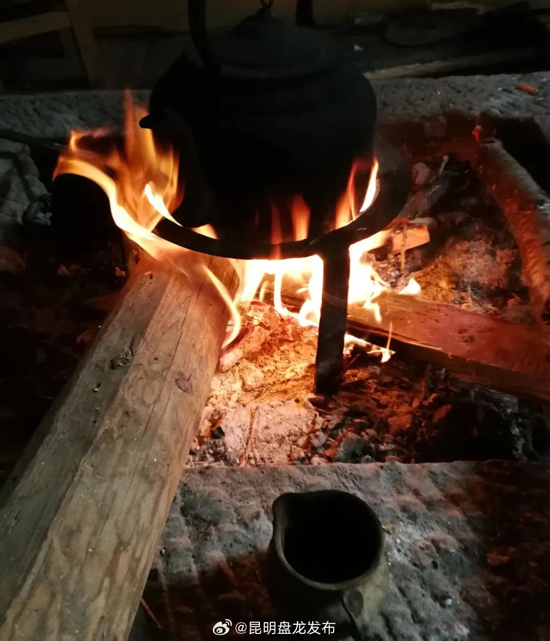 火塘，承载丽江人的“热辣滚烫”……