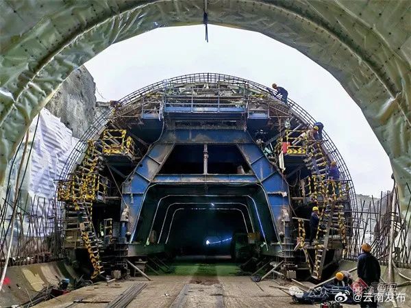 渝昆高铁昭通境内这条隧道贯通