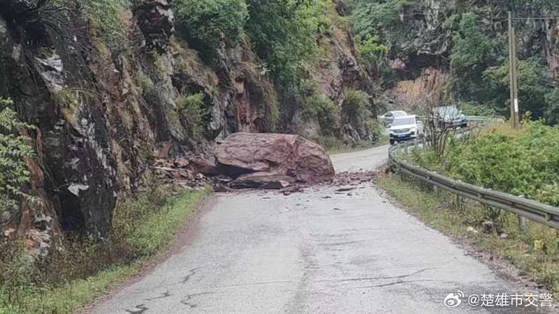 因连续降雨东大线塌方道路中断预计17时恢复