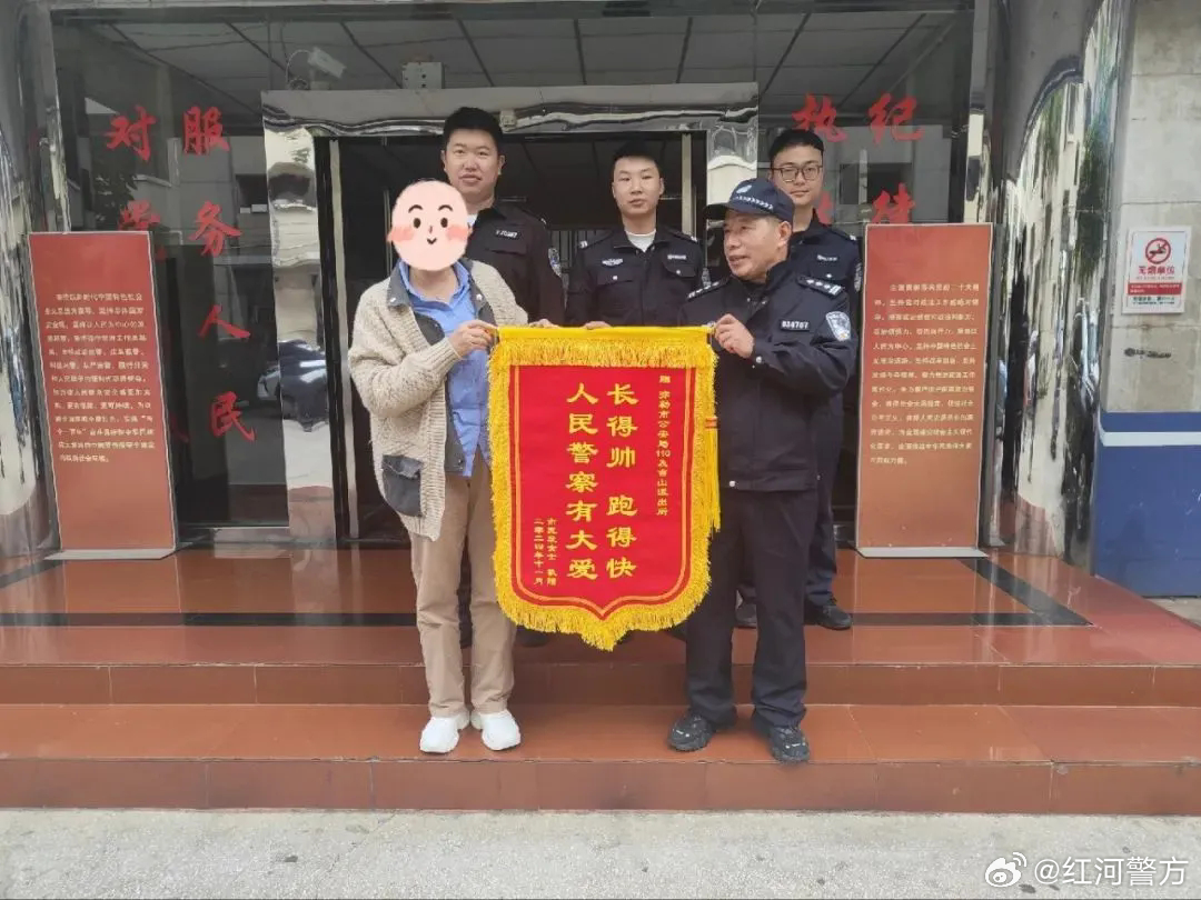 “长得帅 跑得快” 民警获群众“花式”点赞！