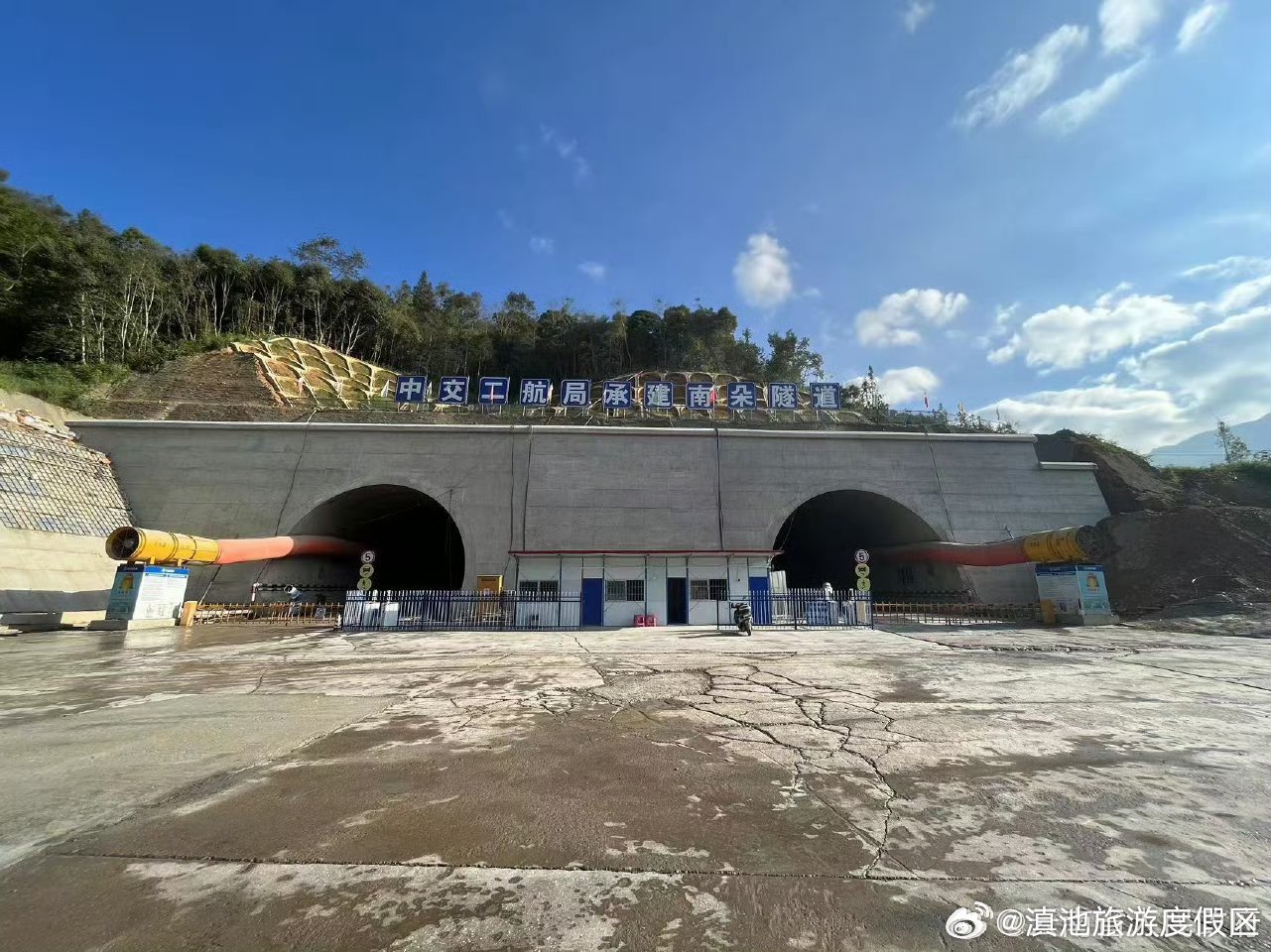 云南天麻高速6座千枚岩隧道全部贯通