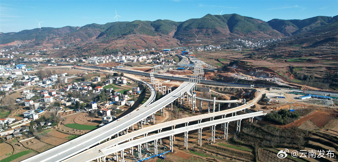 会巧高速公路隧道全线贯通