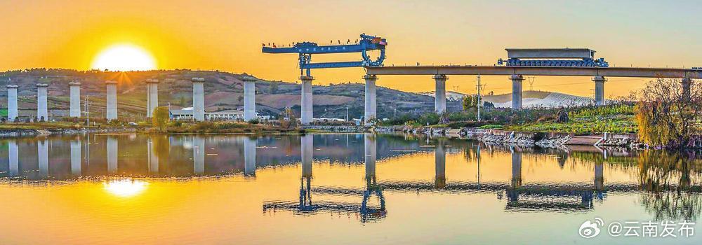 渝昆高铁卡子村特大桥箱梁架设完成