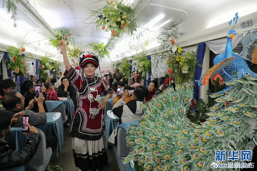 花开四季 “香”约云南｜云南鲜花扮靓春运列车 回家的路一路芬芳