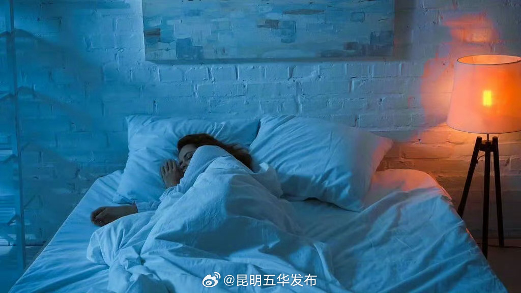 中医说经常熬夜损耗气血 